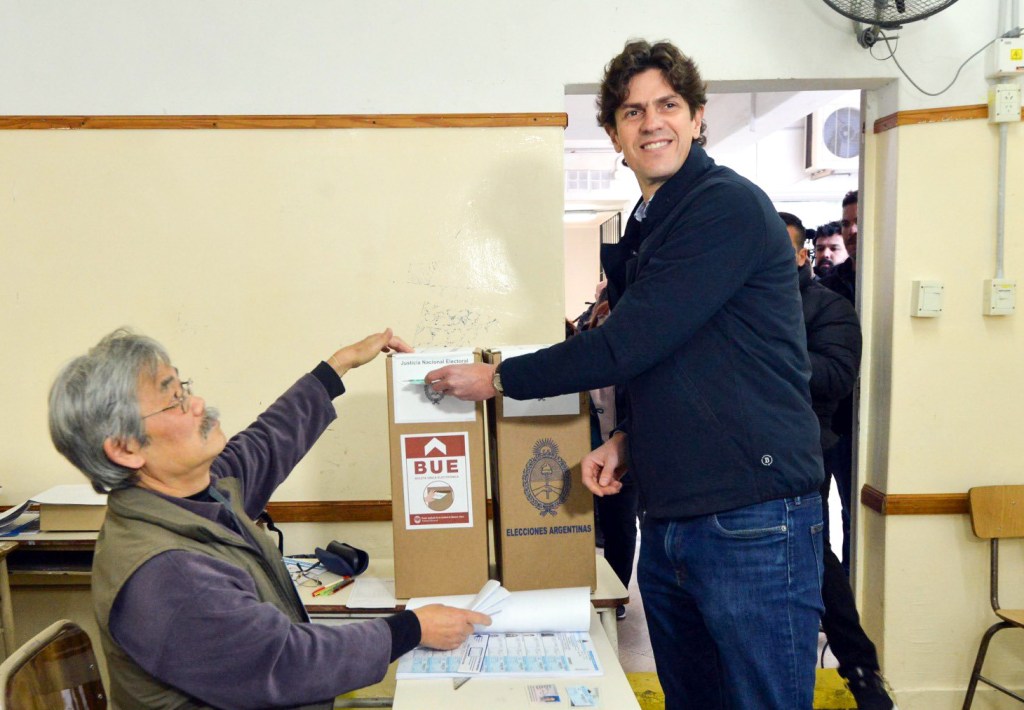 Lousteau emitió su voto con un fuerte mensaje de repudio a «cualquier violación de la veda&nbsp;electoral»