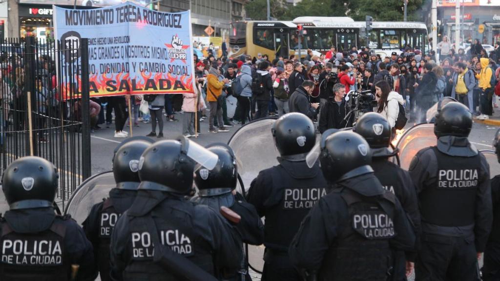 Murió un manifestante que fue detenido por la Policía durante una protesta en el&nbsp;Obelisco