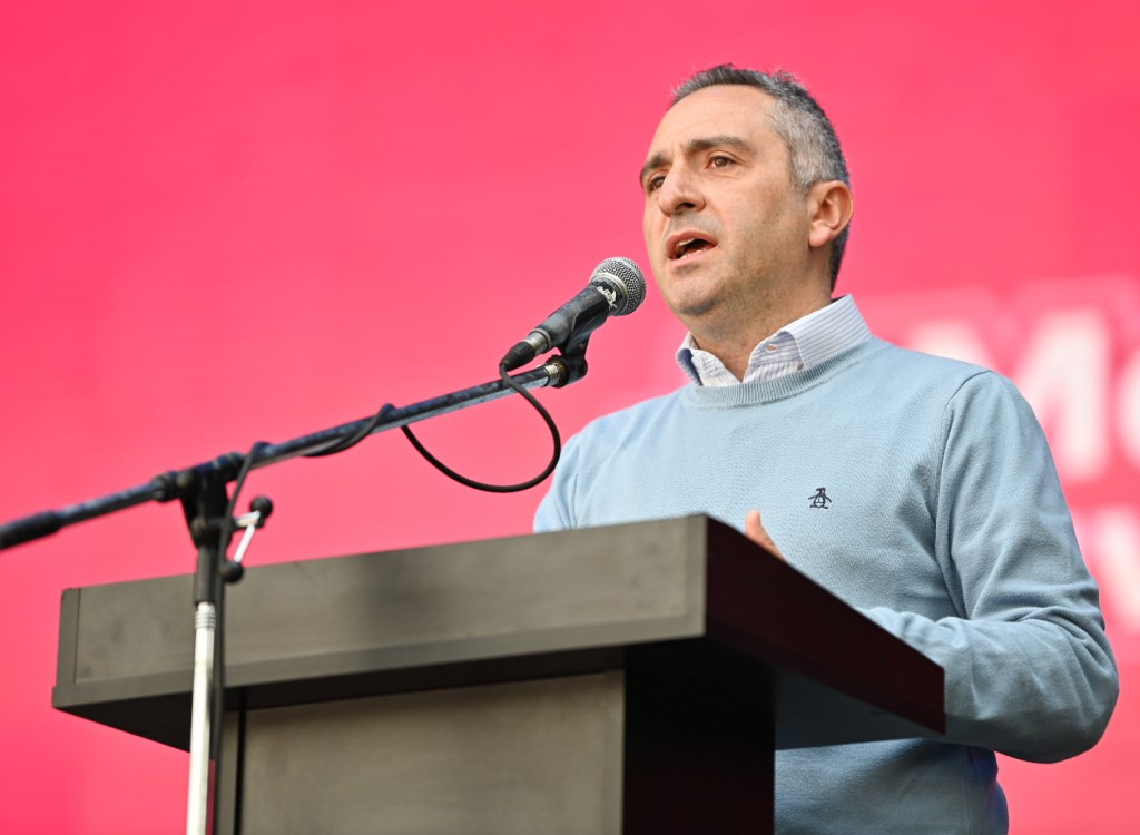 Larroque se mostró «entusiasmado» en plena campaña: «Si entramos al balotaje, empieza otra&nbsp;elección»