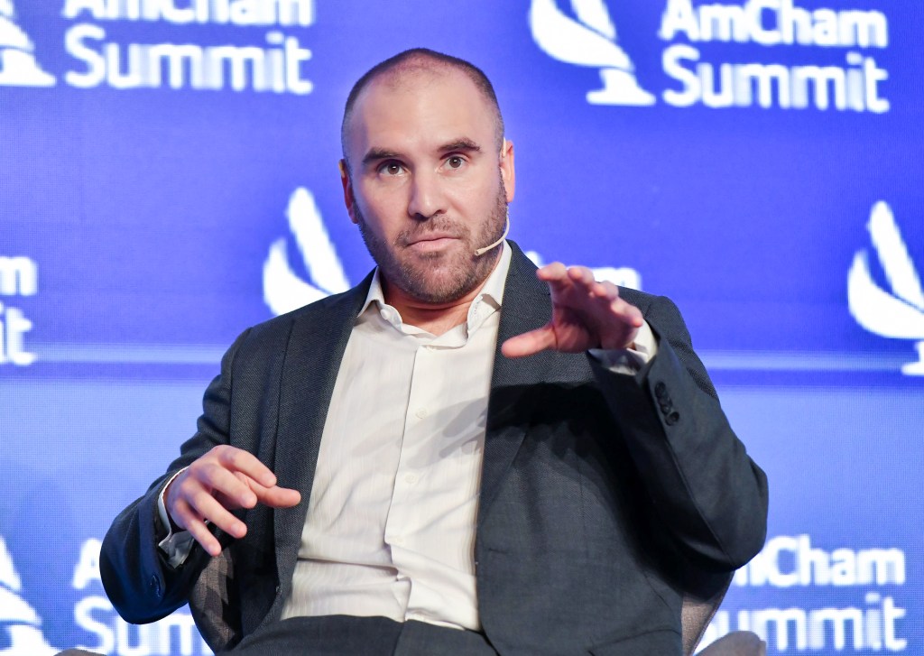 Guzmán criticó a Milei: «¿Sos consciente de que estás abriendo la puerta a nuevos saqueos históricos a los contribuyentes?»