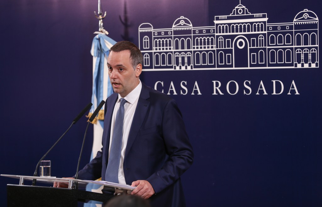 Adorni estimó que la reducción de subsidios en transporte y servicios regirá “a partir del primero de&nbsp;enero”