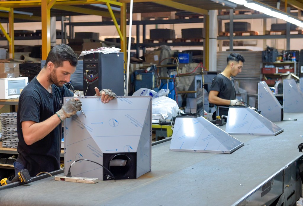 La industria Pyme se desplomó 26,9% anual en diciembre y 2023 cerró con caída de&nbsp;2,6%