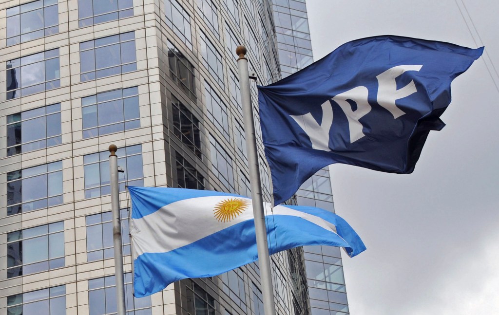 A cuánto pasará el litro de súper en YPF con el próximo aumento de&nbsp;abril